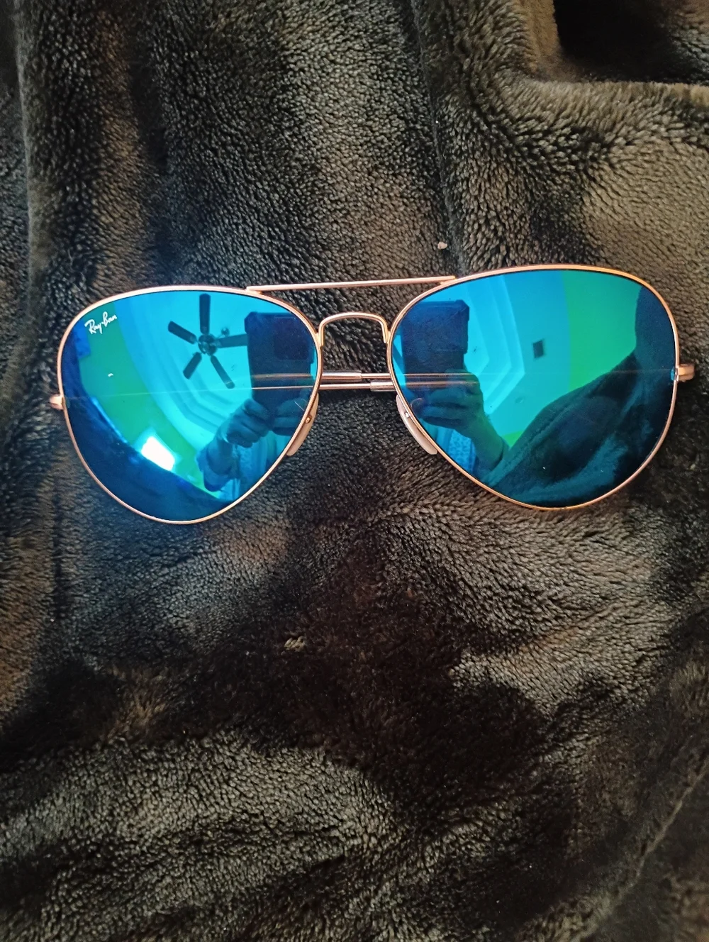 Unisex Ray-Ban Aviator Sunglasses.Gold Frame with Blue Mirrored Lenses. - Picture 3 of 6